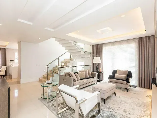 Casa com 257m² 3 quartos e 4 banheiros, à venda, no bairro Mercês em Curitiba
