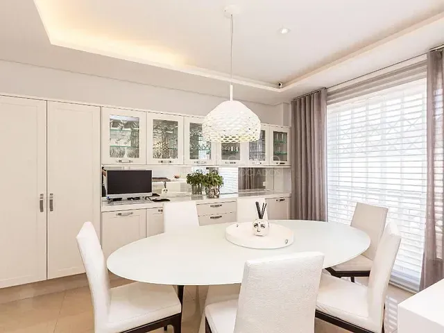 Casa com 257m² 3 quartos e 4 banheiros, à venda, no bairro Mercês em Curitiba