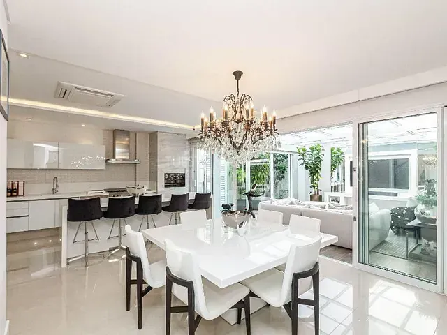 Casa com 257m² 3 quartos e 4 banheiros, à venda, no bairro Mercês em Curitiba