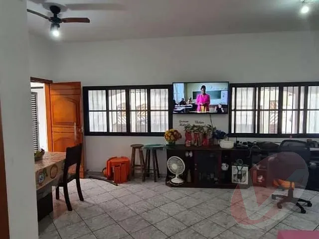 Casa com 600m² 3 quartos e 2 banheiros, à venda, no bairro Solemar em Praia Grande