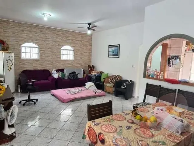 Casa com 600m² 3 quartos e 2 banheiros, à venda, no bairro Solemar em Praia Grande