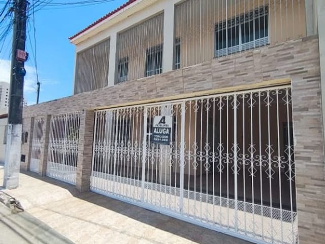 Casa com 200m² 3 quartos e 3 banheiros, para alugar, no bairro Luzia em Aracaju