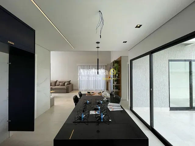 Casa com 360m² 3 quartos e 1 banheiro, à venda, no bairro Peró em Cabo Frio