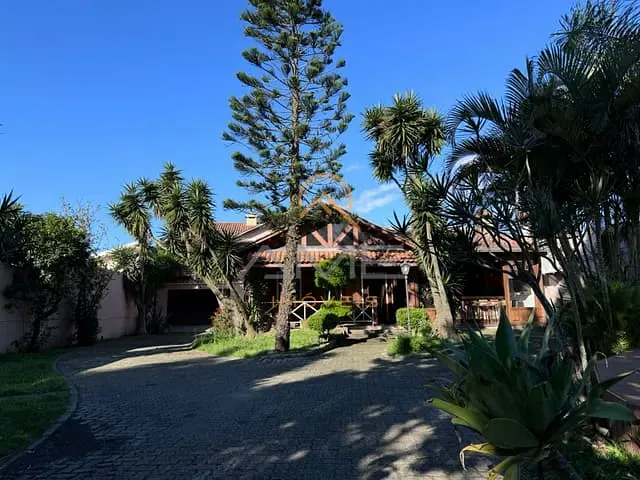 Casa com 400m², à venda, no bairro Laranjal em Pelotas