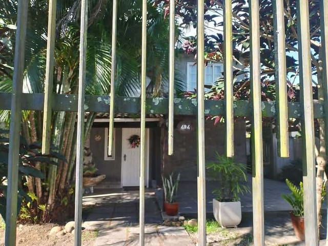 Casa com 600m² 4 quartos e 3 banheiros, à venda, no bairro Extensão do Bosque em Rio das Ostras