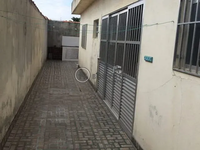 Casa com 300m² 3 quartos e 1 banheiro, à venda, no bairro Vila Figueira em Suzano