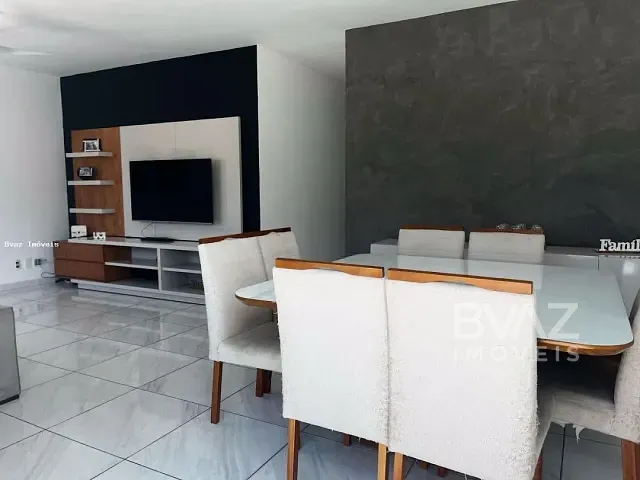 Casa com 300m² 4 quartos e 3 banheiros, à venda, no bairro Peró em Cabo Frio