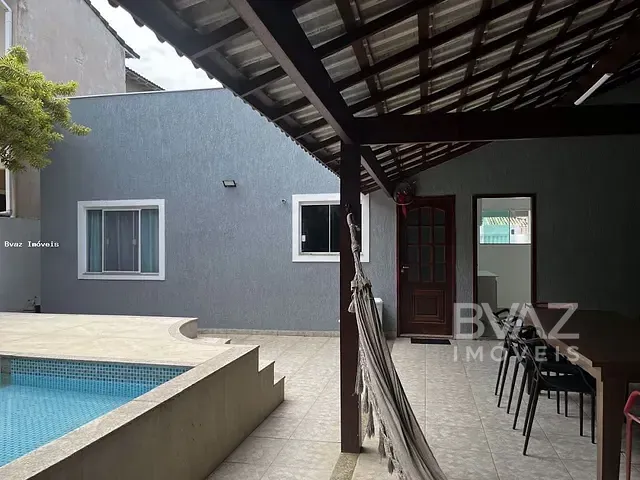 Casa com 300m² 4 quartos e 3 banheiros, à venda, no bairro Peró em Cabo Frio