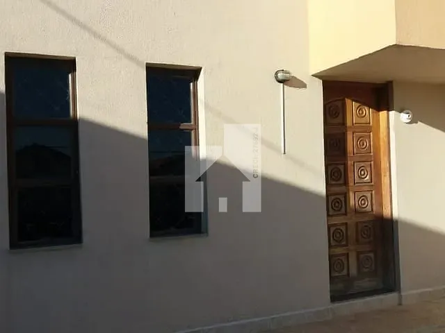 Casa com 250m² 2 quartos e 2 banheiros, à venda, no bairro Parque Residencial Eloy Chaves em Jundiaí