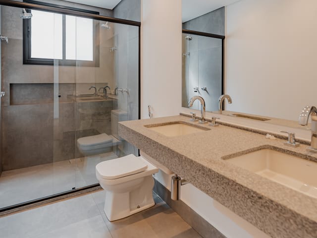 Casa com 303m² 4 quartos e 6 banheiros, à venda, no bairro Alphaville em Santana de Parnaíba