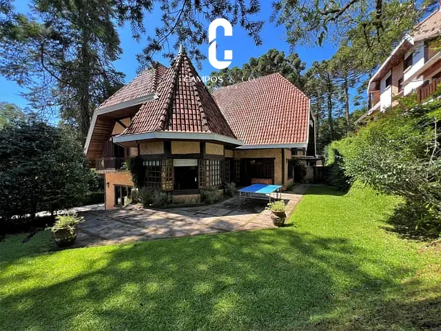 Casa com 3168m² 8 quartos e 8 banheiros, à venda, no bairro Condomínio Jardim Véu da Noiva em Campos do Jordão