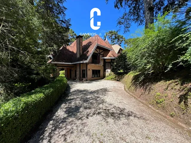 Casa com 3168m² 8 quartos e 8 banheiros, à venda, no bairro Condomínio Jardim Véu da Noiva em Campos do Jordão