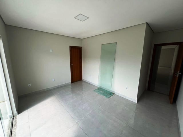 Casa 3 quartos e 1 banheiro, à venda, no bairro Bairro Parque Olímpico em Governador Valadares