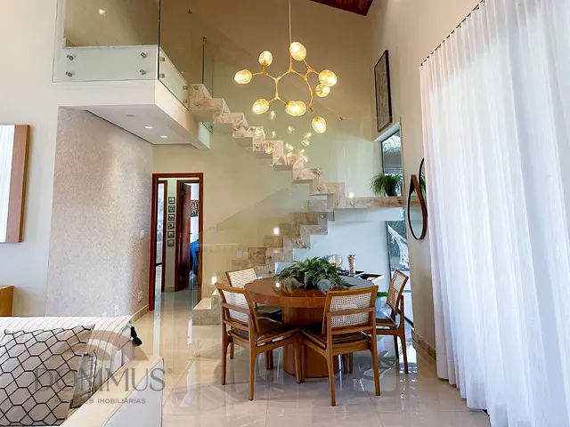 Casa com 509m² 3 quartos e 3 banheiros, à venda, no bairro Condomínio Lagoa Silvana - Parques do Vale em Caratinga