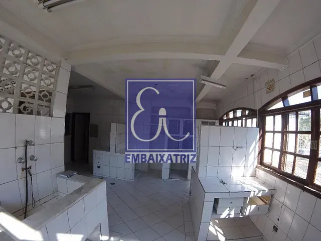 Casa com 360m², para alugar, no bairro Jardim São Dimas em São José dos Campos