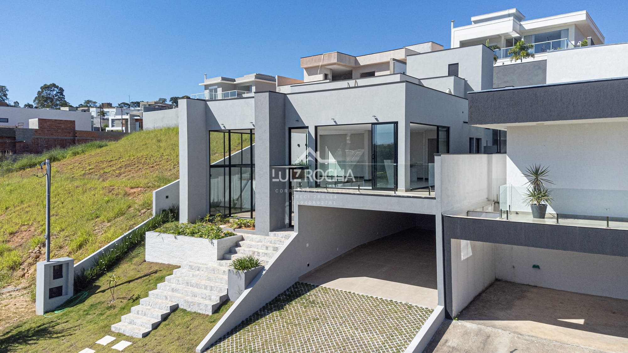 Casa à venda com 4 quartos, 273m² - Foto 1