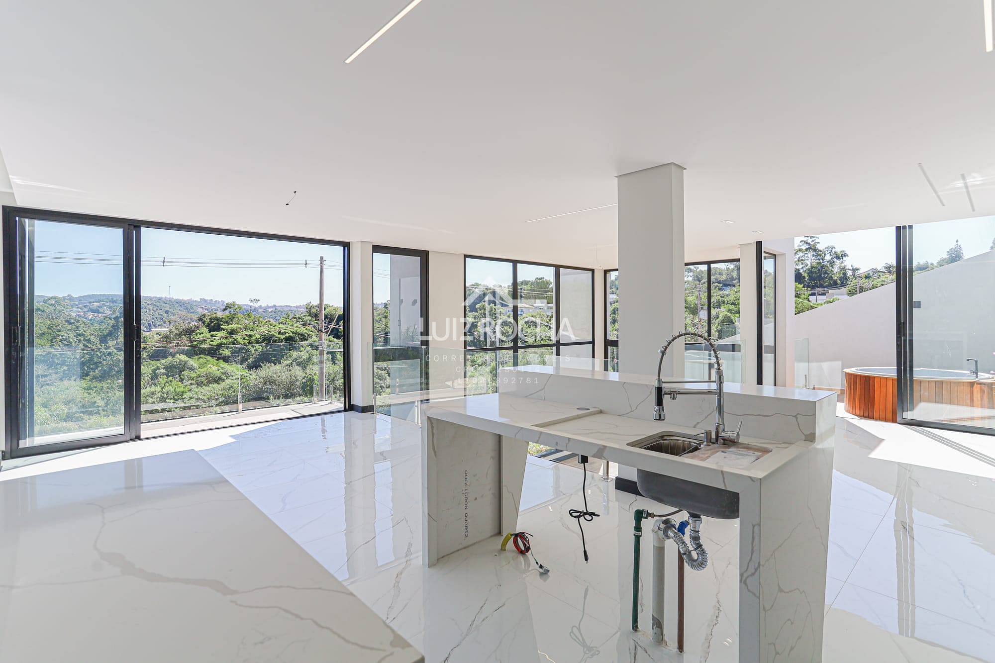 Casa à venda com 4 quartos, 273m² - Foto 4