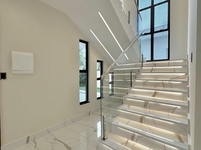 Casa com 496m² 4 quartos e 5 banheiros, à venda, no bairro Jacuhy em Serra
