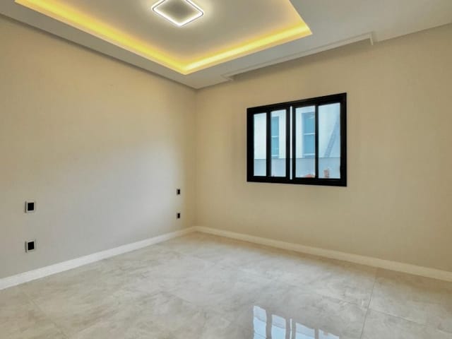 Casa com 496m² 4 quartos e 5 banheiros, à venda, no bairro Jacuhy em Serra