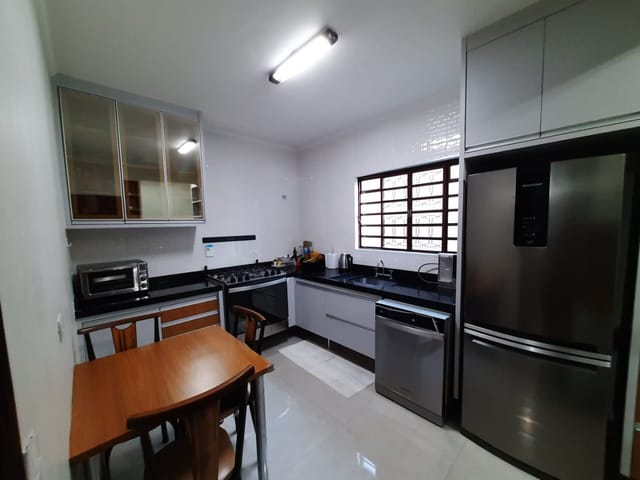 Casa com 250m² 3 quartos e 2 banheiros, à venda, no bairro Jardim das Indústrias em São José dos Campos