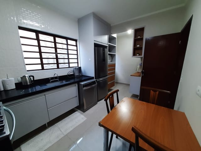 Casa com 250m² 3 quartos e 2 banheiros, à venda, no bairro Jardim das Indústrias em São José dos Campos