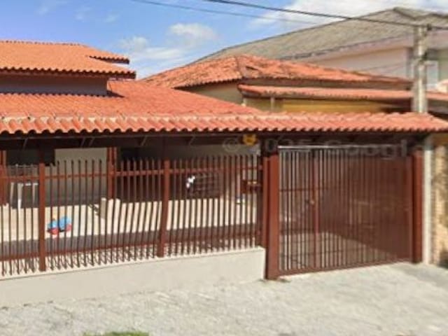 Casa com 250m² 3 quartos e 2 banheiros, à venda, no bairro Jardim das Indústrias em São José dos Campos