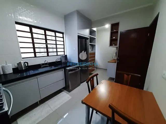 Casa com 250m² 3 quartos e 2 banheiros, à venda, no bairro Jardim das Indústrias em São José dos Campos