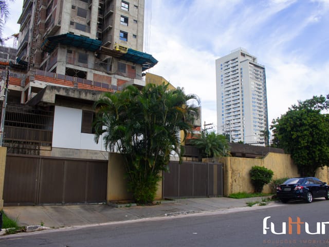 Casa com 688m², para alugar, no bairro Setor Bueno em Goiânia