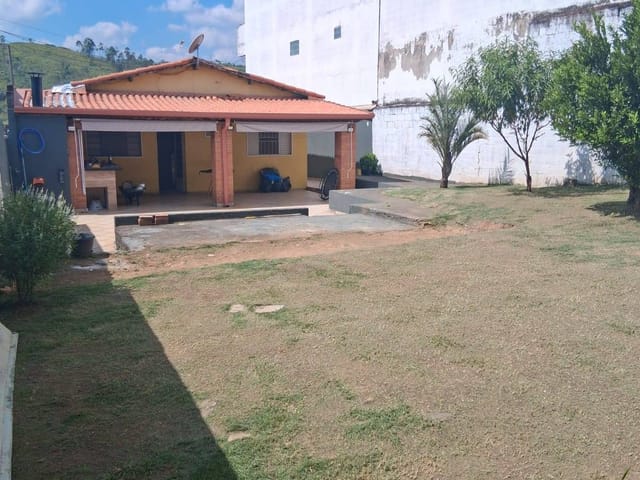 Casa 3 quartos e 1 banheiro, para alugar, no bairro Centro em Araçariguama