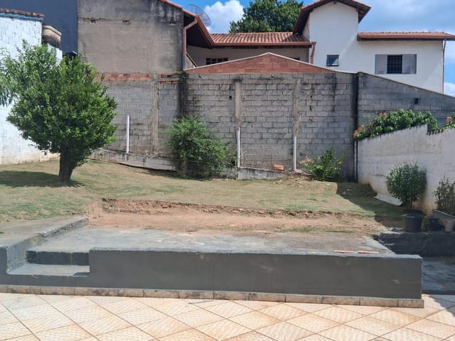 Casa 3 quartos e 1 banheiro, para alugar, no bairro Centro em Araçariguama