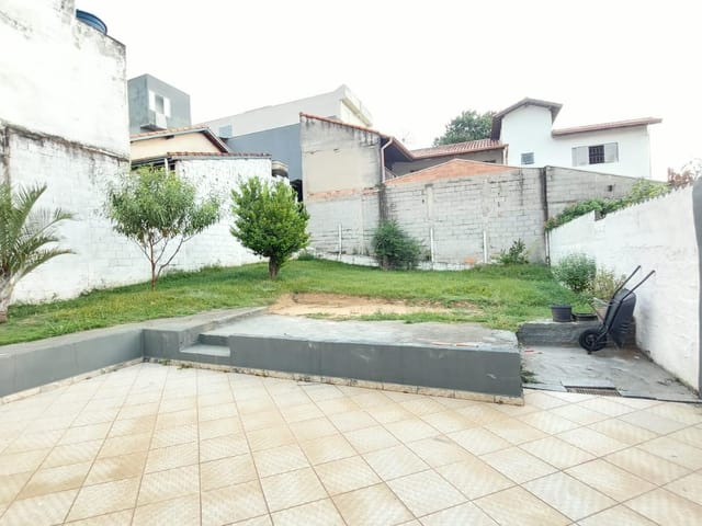 Casa 3 quartos e 1 banheiro, para alugar, no bairro Centro em Araçariguama