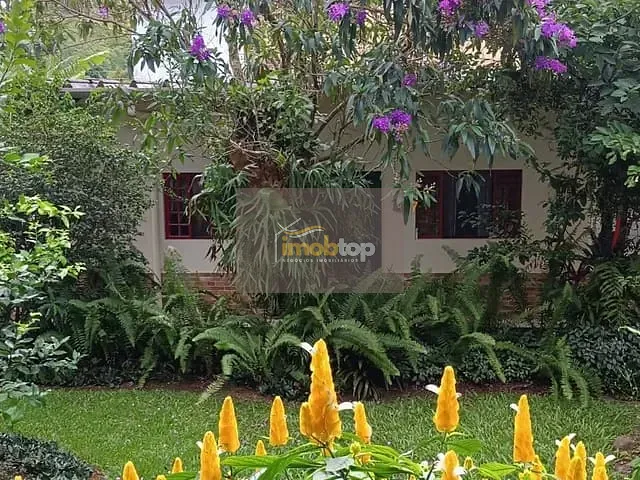 Casa com 720m² 6 quartos e 3 banheiros, à venda, no bairro Martim de Sá em Caraguatatuba
