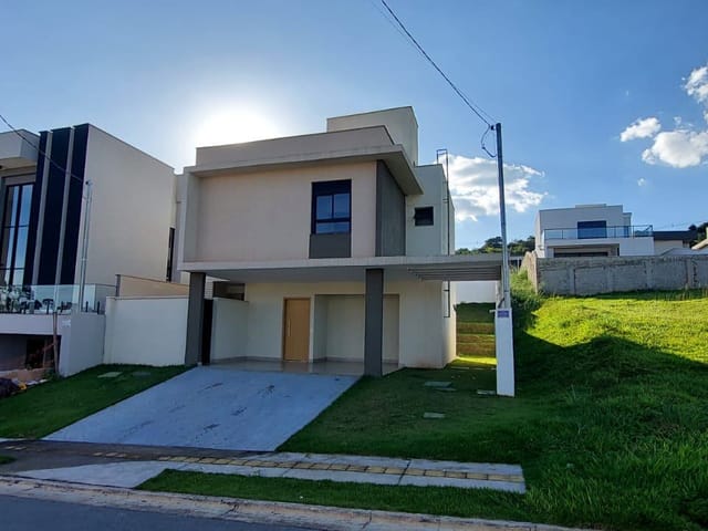 Sobrado com 300m² 3 quartos e 3 banheiros, à venda, no bairro Jardins Nápoles em Senador Canedo