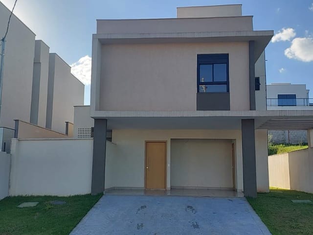 Sobrado com 300m² 3 quartos e 3 banheiros, à venda, no bairro Jardins Nápoles em Senador Canedo