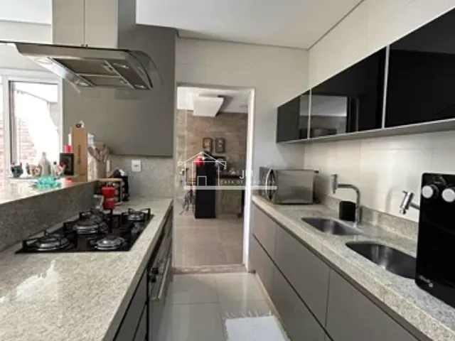 Casa 3 quartos e 4 banheiros, à venda, no bairro Granja Marileusa em Uberlândia
