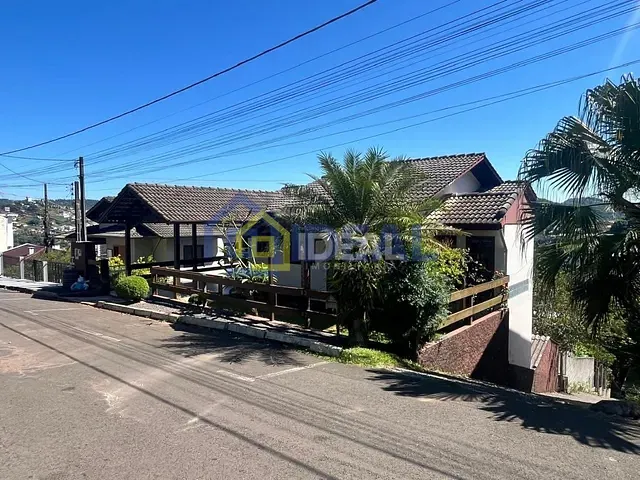 Casa com 228m² 4 quartos e 2 banheiros, à venda, no bairro Imigrantes em Concórdia