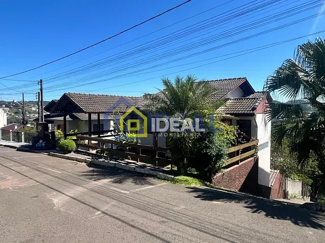Casa com 228m² 4 quartos e 2 banheiros, à venda, no bairro Imigrantes em Concórdia