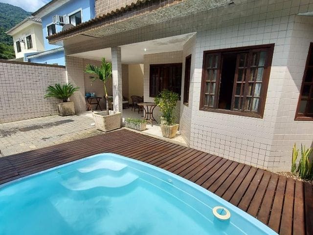 Foto do Casa - Village do Maciço - Casa com 3 quartos para alugar, 180 m² por R$ 5.000,00/mês - Vargem Pequena - Rio de Janeiro/RJ | Américas Imóveis