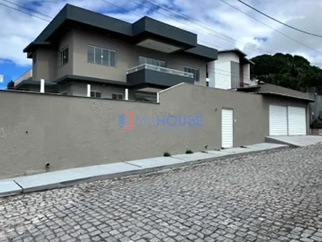 Casa 4 quartos e 5 banheiros, para alugar, no bairro Nossa Senhora da Vitória em Ilhéus