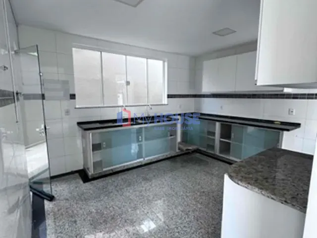 Casa 4 quartos e 5 banheiros, para alugar, no bairro Nossa Senhora da Vitória em Ilhéus