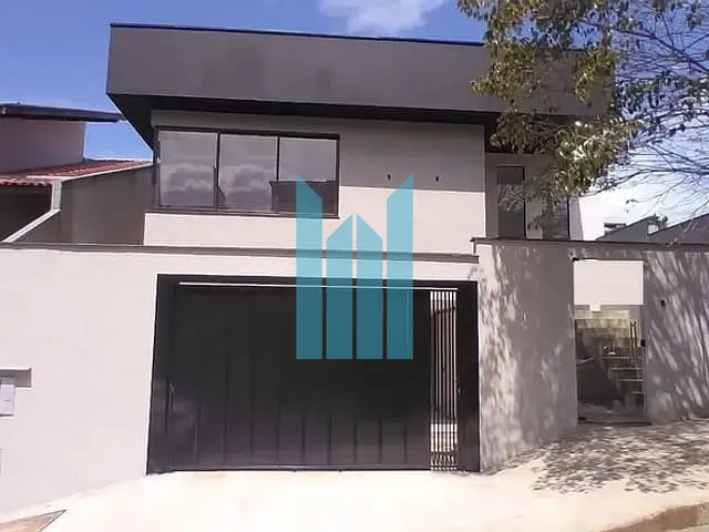 Casa com 275m² 3 quartos e 2 banheiros, à venda, no bairro Jardim Carolina em Poços de Caldas