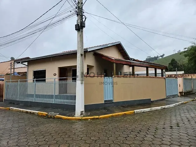 Casa com 100m² 3 quartos e 1 banheiro, à venda, no bairro Centro em Piranguinho