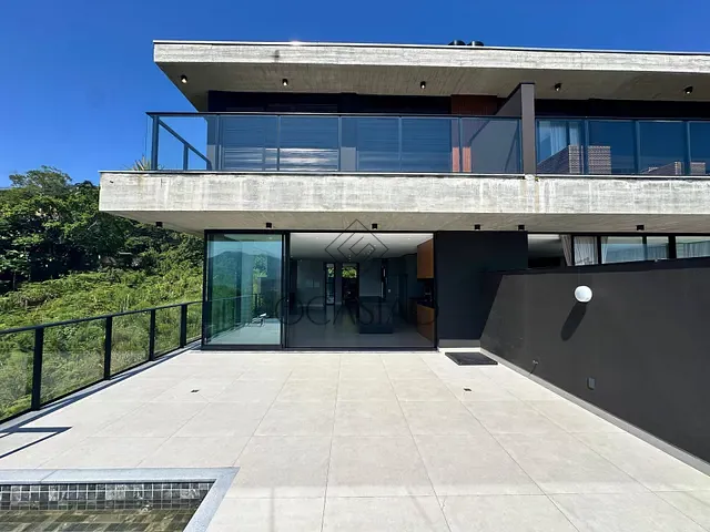 Casa 4 quartos e 4 banheiros, à venda, no bairro ITAPEMA em Itapema