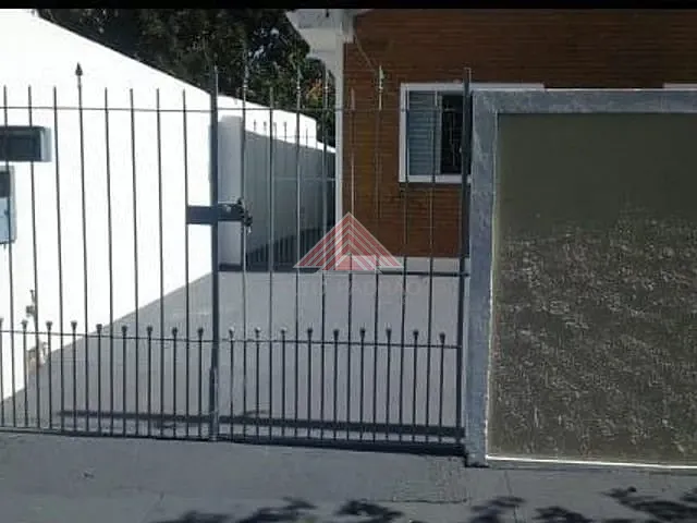 Casa com 250m² 4 quartos e 2 banheiros, à venda, no bairro Jardim Roberto Selmi Dei em Araraquara