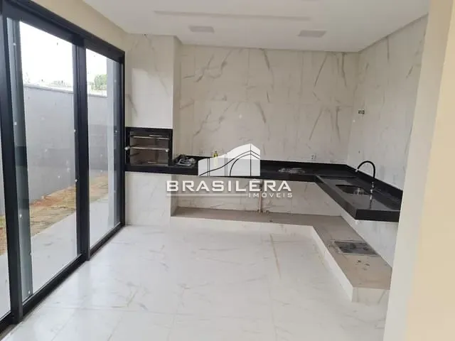 Casa com 300m² 3 quartos e 4 banheiros, à venda, no bairro Pinheiros em Aparecida de Goiânia