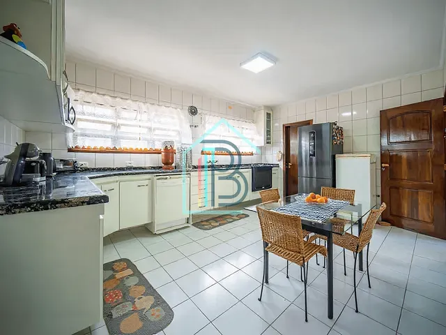 Casa com 262m² 3 quartos e 3 banheiros, à venda ou para alugar, no bairro Jardim Indaiá em Embu das Artes