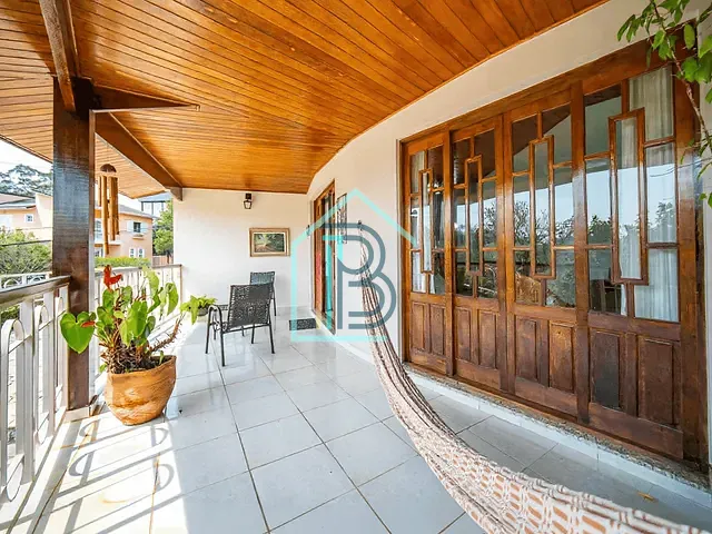 Casa com 262m² 3 quartos e 3 banheiros, à venda ou para alugar, no bairro Jardim Indaiá em Embu das Artes