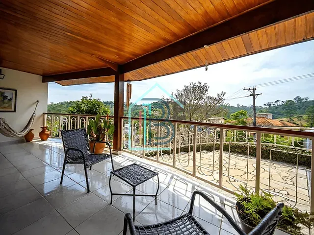 Casa com 262m² 3 quartos e 3 banheiros, à venda ou para alugar, no bairro Jardim Indaiá em Embu das Artes