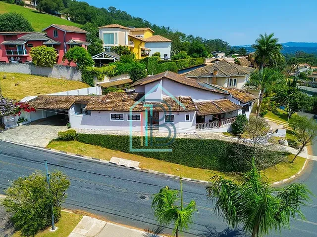 Casa com 262m² 3 quartos e 3 banheiros, à venda ou para alugar, no bairro Jardim Indaiá em Embu das Artes