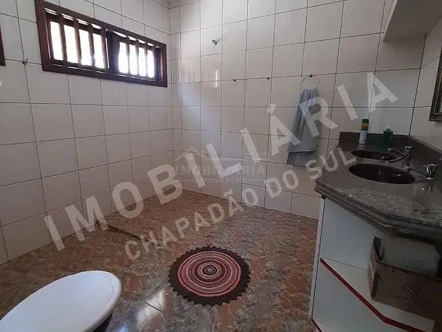 Casa 5 quartos e 2 banheiros, à venda, no bairro CENTRO em Chapadão do Sul
